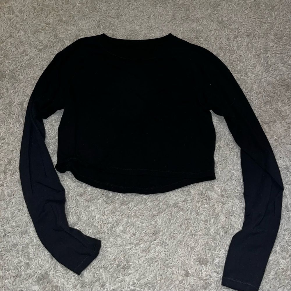 Alphalete black cropped long sleeve size medium